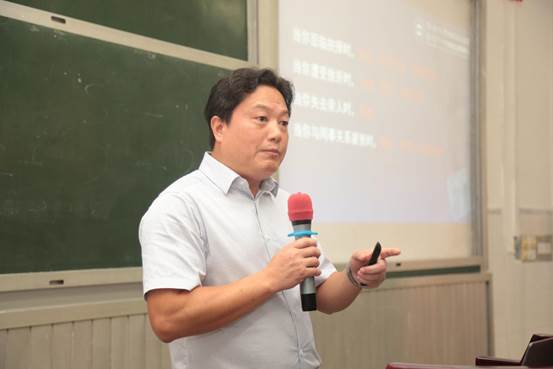 彭康副院长讲课